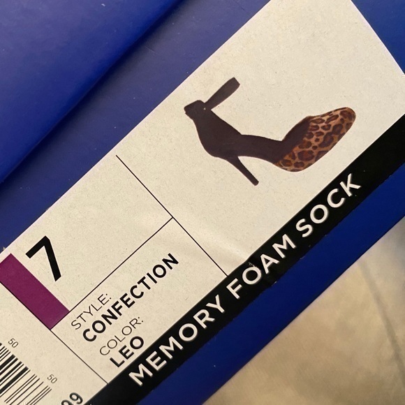 Like new🖤🖤Animal Print Heels Memory Foam Sole - Picture 11 of 11